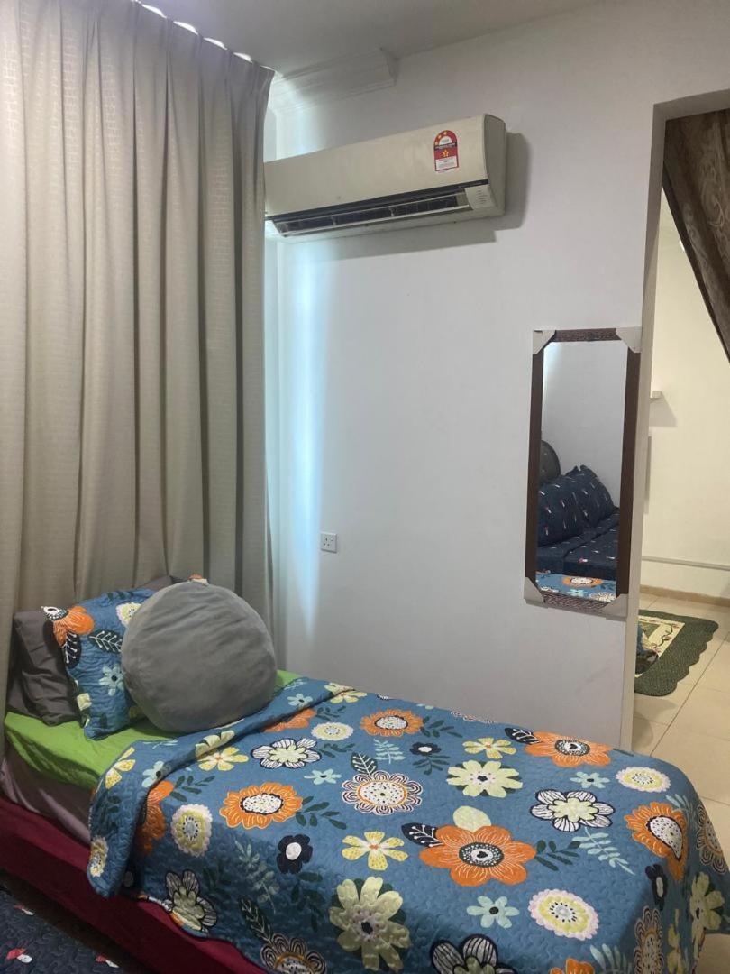 Vista Alam Roomstay Homestay Shah Alam Exterior foto